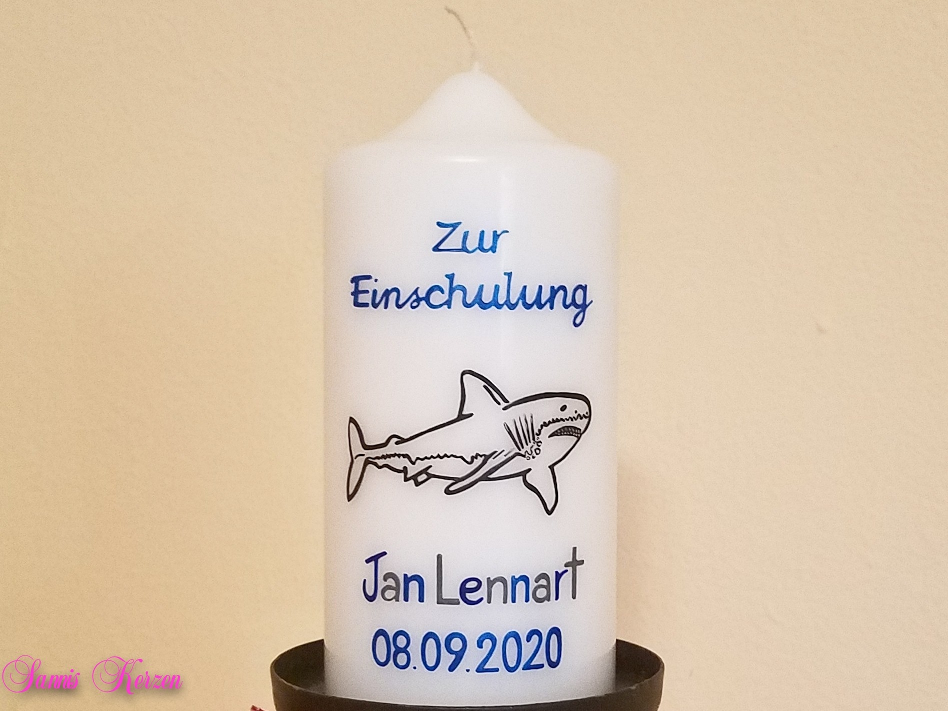 Einschulungskerze Haifisch in der Farbe weiß  für nur 17,00 €